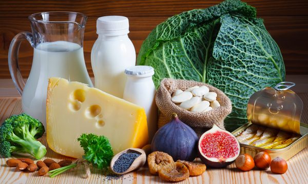 Ushqimet që ju sigurojnë sasinë e duhur të kalciumit për kocka të forta