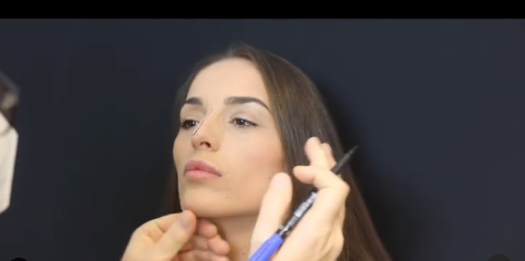 Ana e “Përputhen” i hyn briskut, bën ndërhyrje në hundë