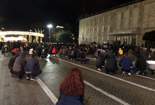 Vrasja e Klodian Rashës, Ambasada Amerikane mesazh politikës: Të mos nxitet dhunë, mos bëni gabimet e të kaluarës