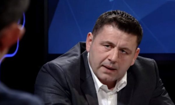 Për nga tre minuta angazhim në seancë, Bekë Berisha tregon se sa u paguan deputetët