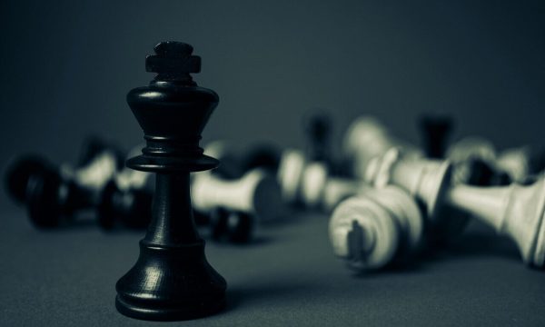 Përfitimet e lojës së shahut, nga kujtesa tek parandalimi i problemeve me trurin