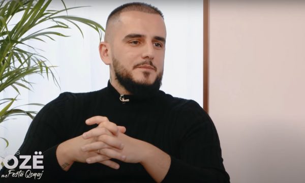 Gold Ag bashkë me djalin vizitojnë Prekazin