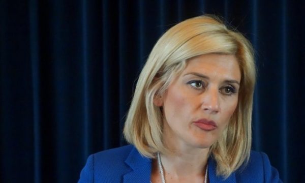Cilat këngë për nuset i di Mimoza Kusari-Lila?