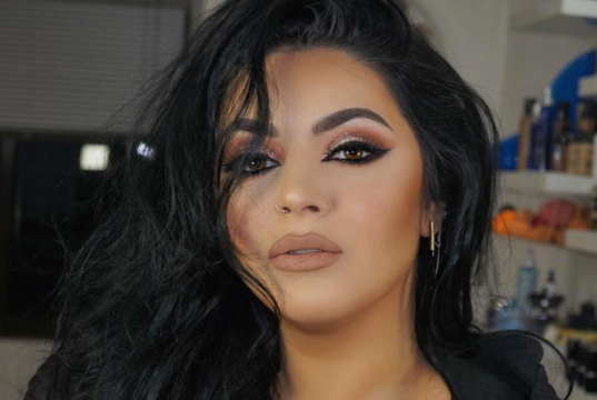 Ka gati dy këngë të reja, Fifi pyet fansat se cilën duhet ta publikojë të parën