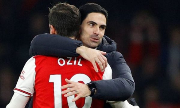 “Ozil është i lirë për t’u larguar”