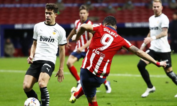 Atletico e mposht Valencian, e rrit në 7-të pikë epërsinë ndaj Real Madridit në krye të La Ligës