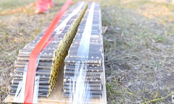 I ndezi 10 mijë petarde përnjëherë, rezultati mahnitës