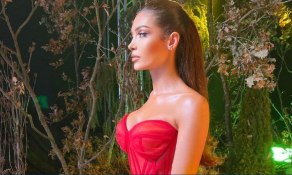 Nora Istrefi me fustan të kuq, më e bukur se kurrë