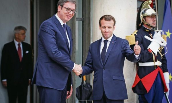 Macron e pret të hënën Vuçiqin në Paris