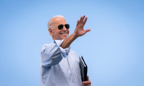 Bideni kërkon maska, por një shtet i ShBA-së voton që të ndalohet detyrimi për to