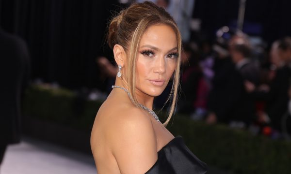 “Më mungojnë mbrëmjet tona bashkë”, JLo përmallohet për skenën