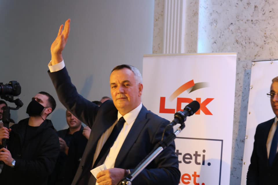 Imri Ahmeti njëri ndër shtatë kryetarët e komunave që fiton zgjedhjet për së paku të tretën herë