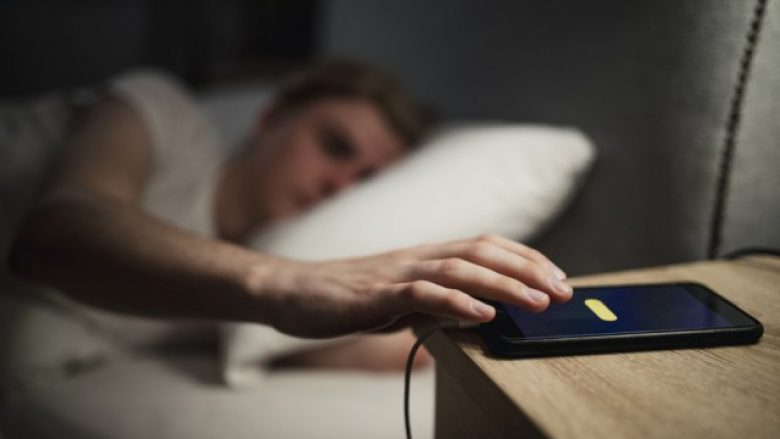A e lini telefonin tuaj në karikues gjatë natës? Kjo mund të mos jetë një ide e mirë