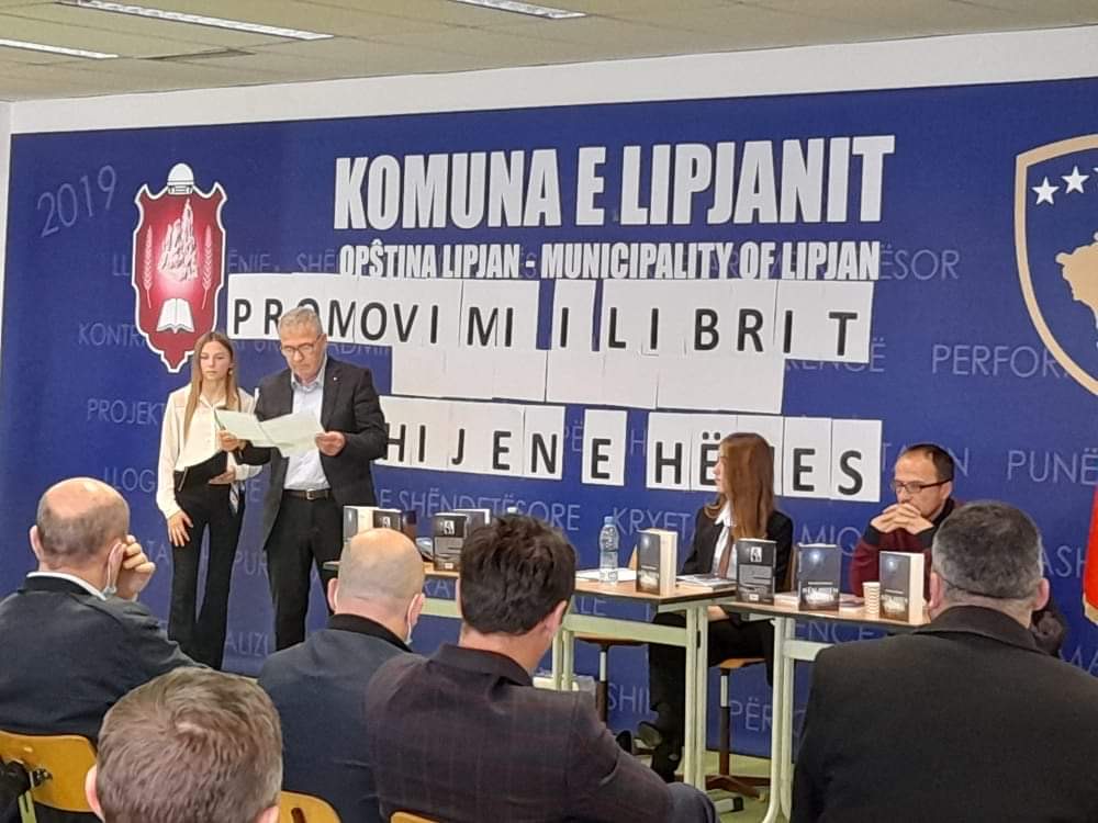 Lipjan, promovohet libri “Nën hijen e hënës” nga Eduarda Berbati