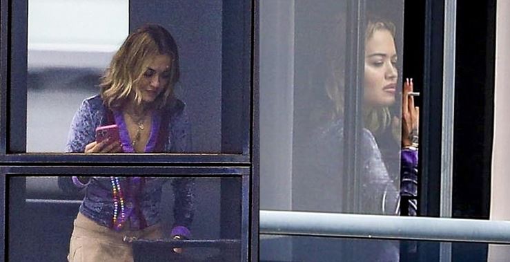 E karantinuar në rezidencën luksoze në Sidnej, Rita Ora fotografohet duke tymosur cigare