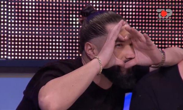 Atdheu bën ‘lëmsh’ studion me gjestin e tij: E kisha për Melisën, por kapi edhe Sindin