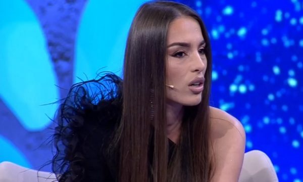 Akuzohet për çrregullime mendore, Ana e “Për’puthen” largohet nga studio