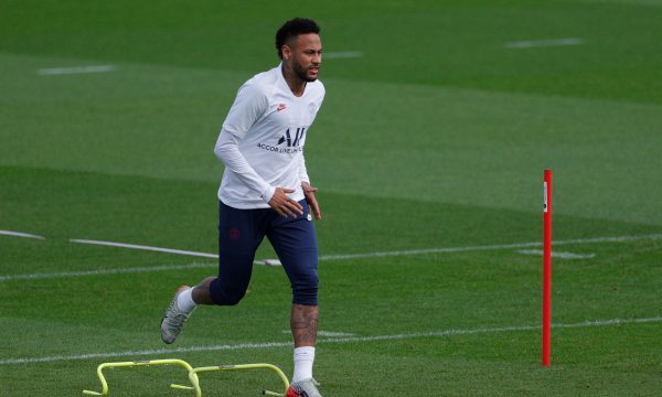 Neymar ia “pren” këmbët Barcelonës, rikthehet në stërvitje