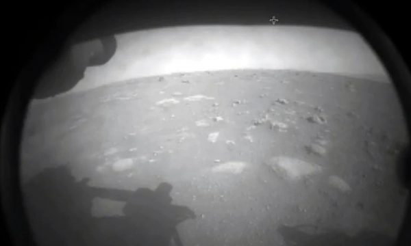 Sonda e NASA’s zbarkon në kraterin e Marsit