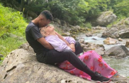 Adriana sot feston ditëlindjen, i dashuri i publikon disa foto të reja me urim special!