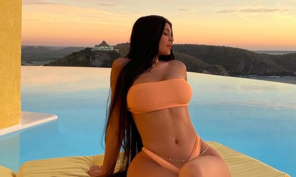 Kylie “e nxehtë” edhe pa filtera