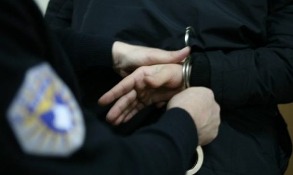 Arrestohen dy persona të kërkuar nga Gjykata