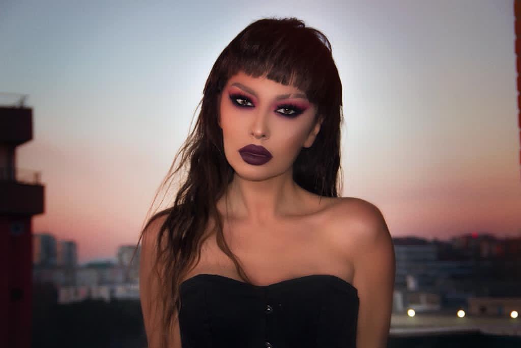 Adelina Ismaili me një tjetër fotografi prezanton modelin e ri të flokëve