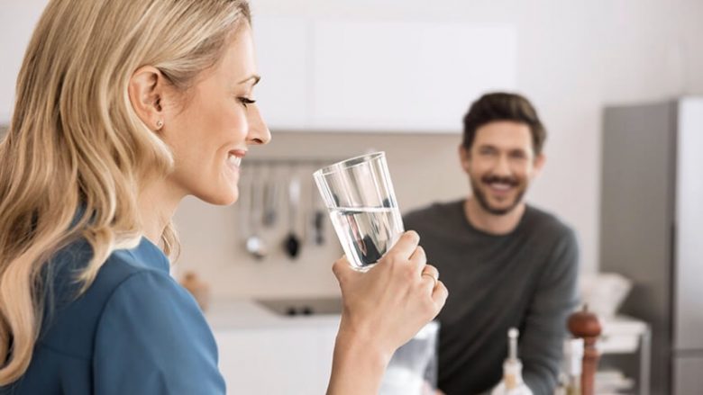 Pirja ditore e ujit sipas peshës trupore: Kështu do ta çoni linjën deri në perfeksion!