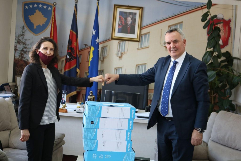 Kryetari Imri Ahmeti ka pranuar projektet nga Banka Botërore për renovimin e 7 ndërtesave në qytetin e Lipjanit
