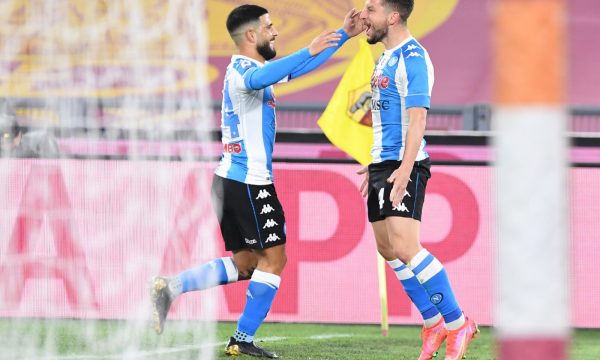 Napoli e mposht Romën në derbin për top katërshe në Serie A
