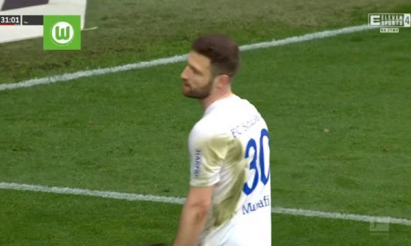 Mustafi shënon golin e parë në Bundesligë, por në portën e vet
