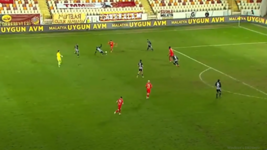 Portieri ku luan Topalli në Turqi, bëhet hit me këtë aksion të tij