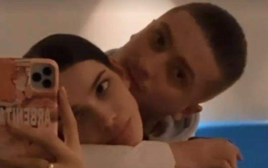 Fero nuk i ndahet më Arbenitës, çifti publikojnë foto së bashku