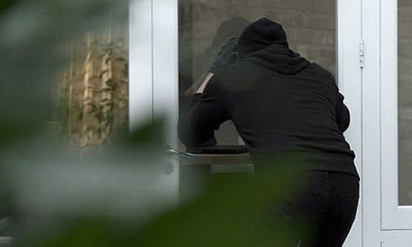 auto_auto_auto_vjedhje-111111149787044915156598641518425703-600x360-1