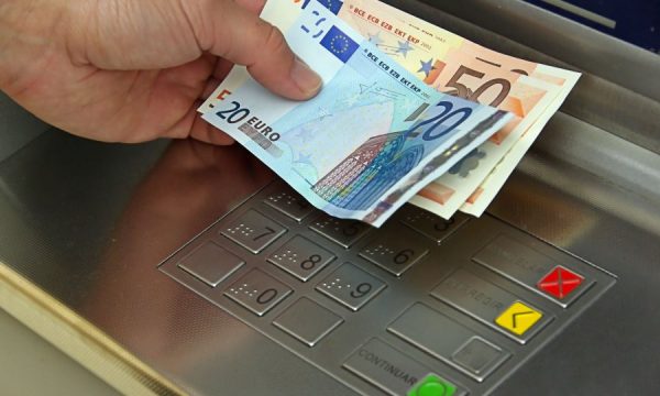 Gashi: Rrogat në Administratën Publike u rritën nga 13 deri në 40 euro (VIDEO)