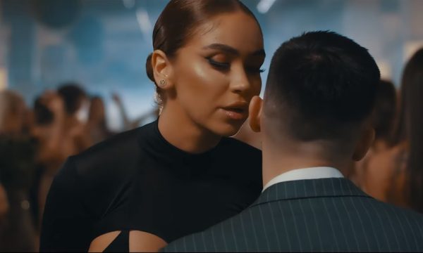 Arta Nitaj tregon se çfarë i tha Butrint Imerit në vesh gjatë videoklipit