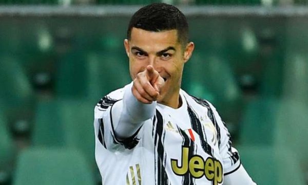 Ronaldo i vetmuar në zhveshtoren e Juventusit, bashkëlojtarët s’e duan më