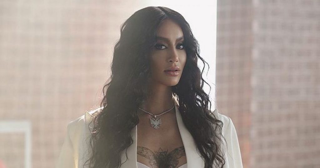 Dafina Zeqiri ndan foton nga prapaskenat e klipit të ri muzikor