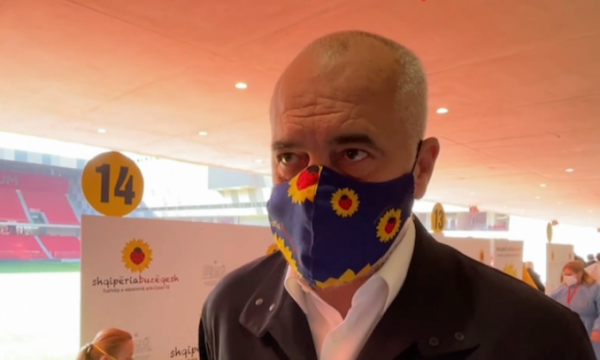 Edi Rama shpërndan video të pacientëve me COVID-19: Po të isha vaksinuar do isha në shtëpi