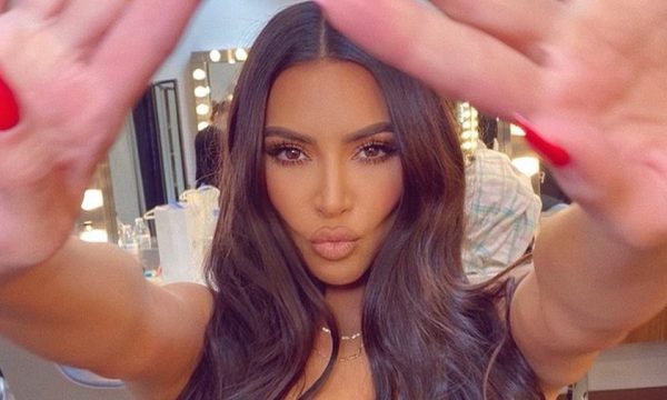 Ishte e ftuar në ditëlindjen e miliarderit të njohur, Kim Kardashian vjen me imazhe joshëse