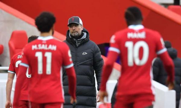 Klopp i fajëson sulmuesit për humbjet radhazi të Liverpoolit