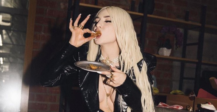 Kënga “My head and my heart” e Ava Max renditet e para në botë në iTunes