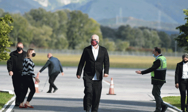 Vazhdon numërimi i votave, Edi Rama lajmërohet me një mesazh