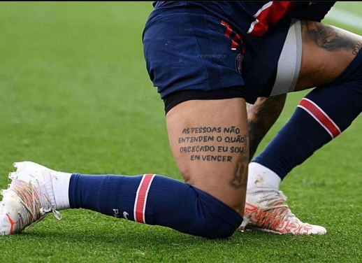 Neymar zbulon tatuazhin motivues, “kërcënon” Bayernin para ndeshjes së Ligës së Kampionëve