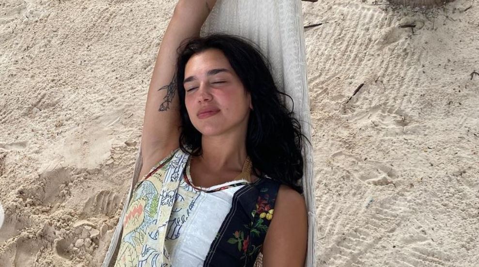 Dua Lipa bëhet nostalgjike, ndan pamje nga koha kur zgjohej për lindjen e diellit