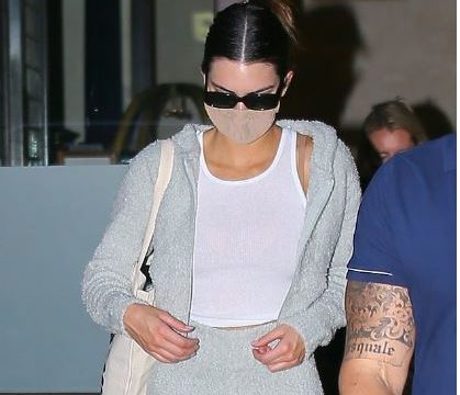 Kendall Jenner fotografohet me veshje të rastësishme, duket shumë bukur