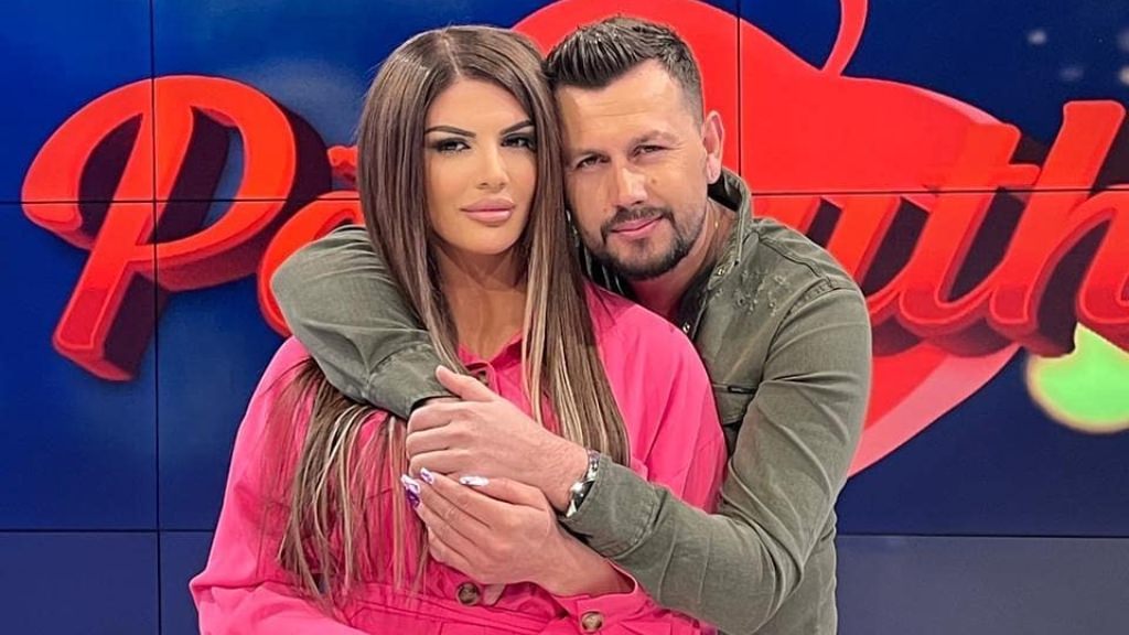Fansat e rrethojnë Mevlanin, Lediana e krahason me Malumën