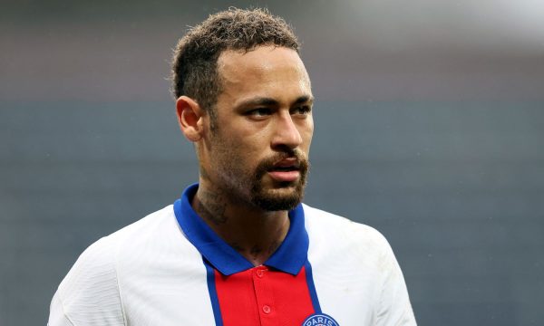 Barcelona dërgoi njerëz në Paris për ta bindur Neymarin të mos nënshkruante me PSG-në