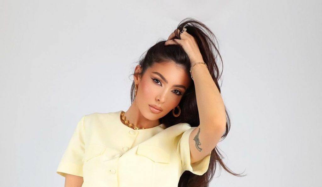 Nora Istrefi shfaqet plot stil duke pozuar joshëse