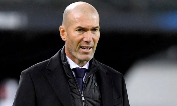 Manchester United rrit ofertën për Zidane